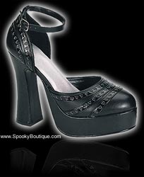 Heart Punch Pumps